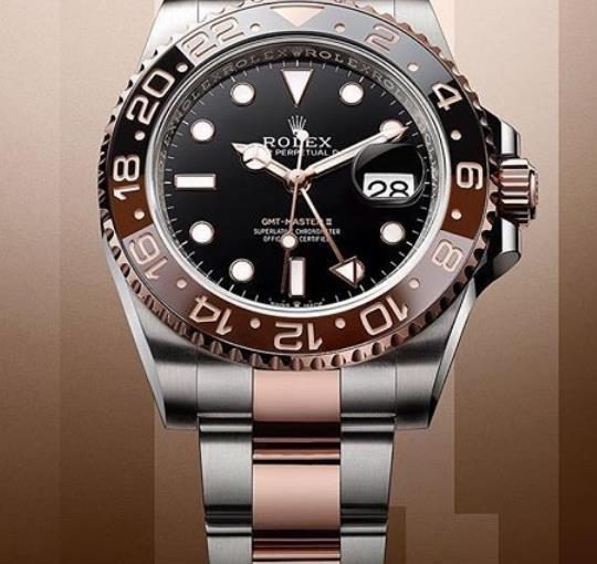 Low-price reproduction watch adopts attractive colors.
